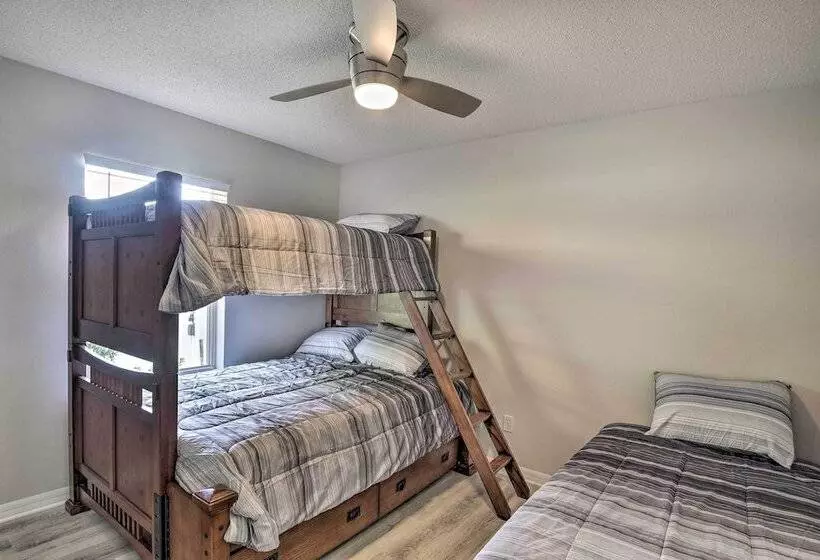 Palm Coast Retreat W/ Lanai < 8 Mi To Beach!