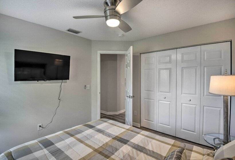 Palm Coast Retreat W/ Lanai < 8 Mi To Beach!