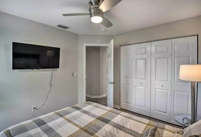 Palm Coast Retreat W/ Lanai < 8 Mi To Beach!