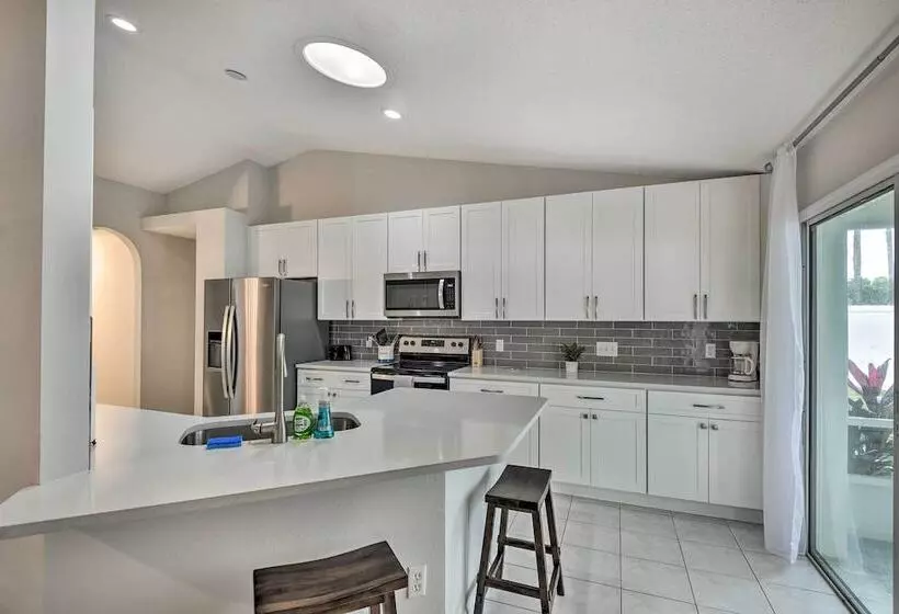 Palm Coast Retreat W/ Lanai < 8 Mi To Beach!