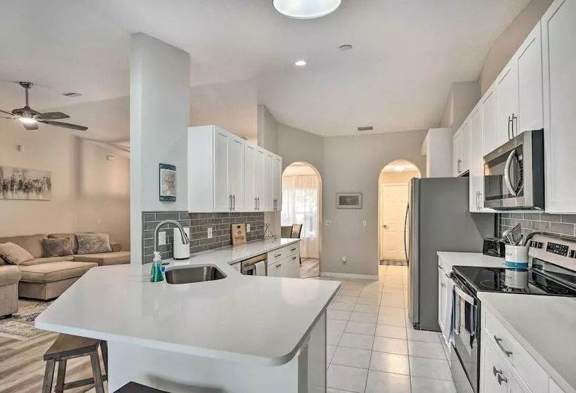 Palm Coast Retreat W/ Lanai < 8 Mi To Beach!