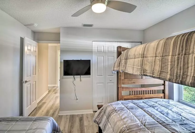 Palm Coast Retreat W/ Lanai < 8 Mi To Beach!