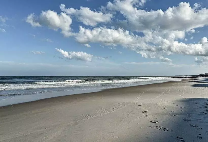 Pawleys Island House,   Steps To Beach & Creek!