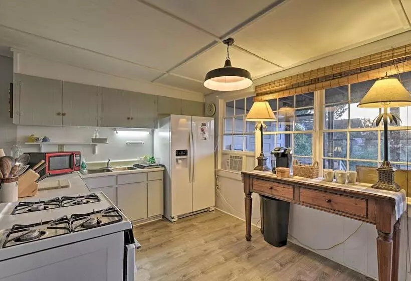 Pawleys Island House,   Steps To Beach & Creek!