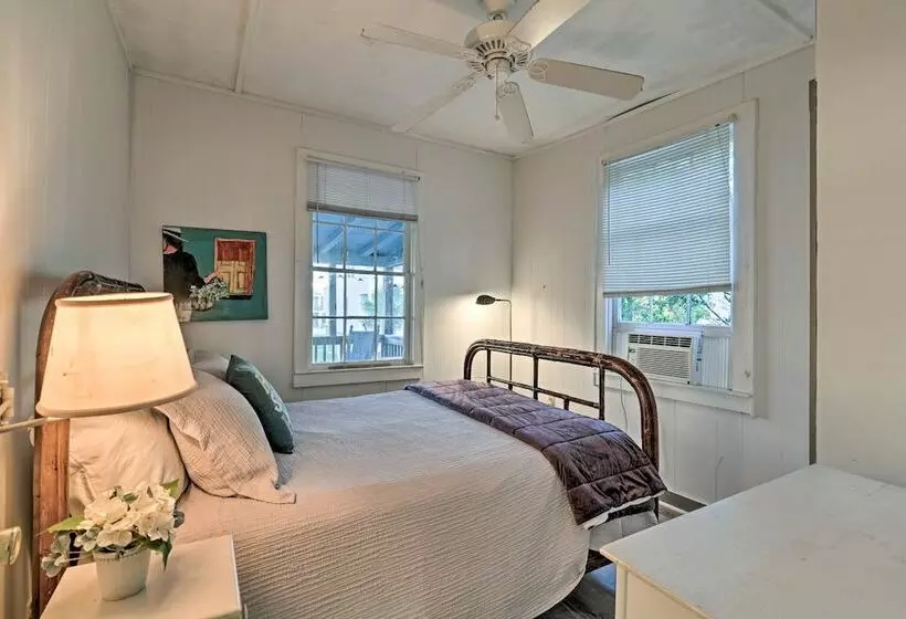 Pawleys Island House,   Steps To Beach & Creek!