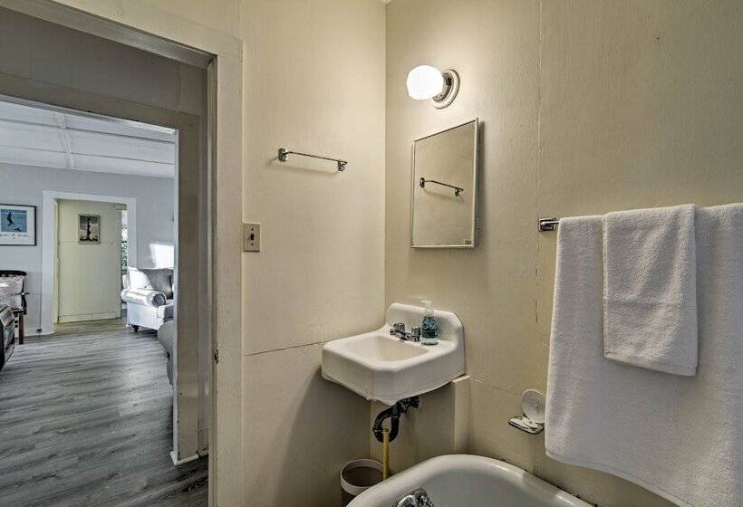 Pawleys Island House,   Steps To Beach & Creek!