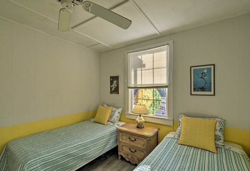 Pawleys Island House,   Steps To Beach & Creek!