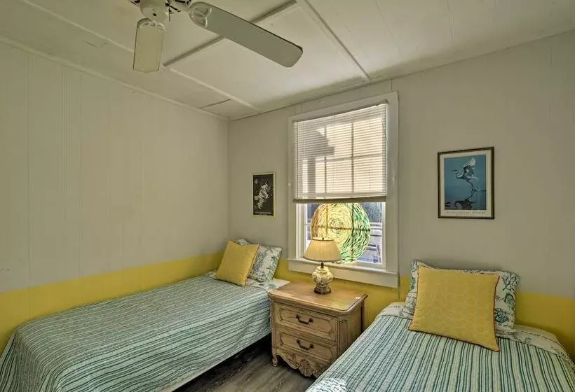 Pawleys Island House,   Steps To Beach & Creek!