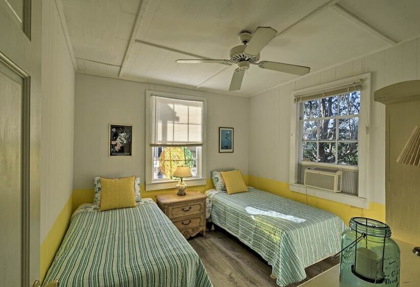 Pawleys Island House,   Steps To Beach & Creek!