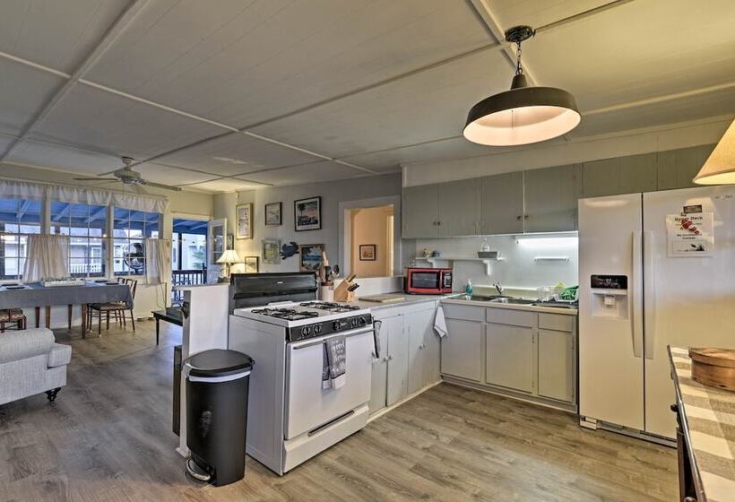 Pawleys Island House,   Steps To Beach & Creek!