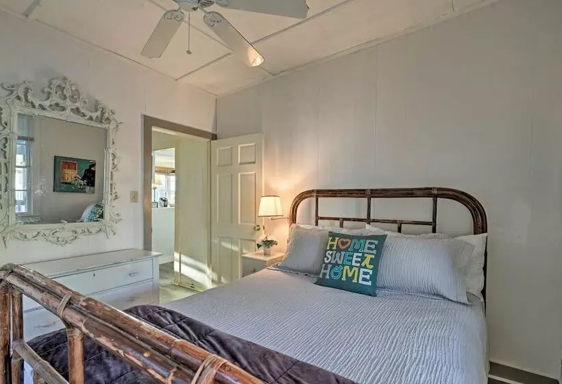 Pawleys Island House,   Steps To Beach & Creek!