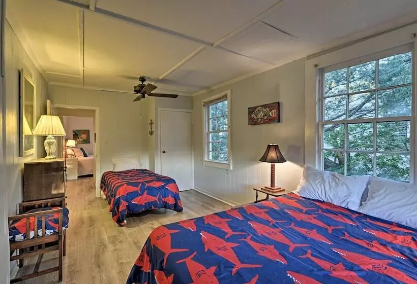 Pawleys Island House,   Steps To Beach & Creek!