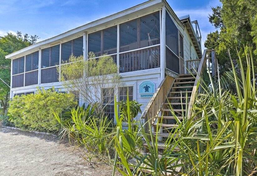 Pawleys Island House,   Steps To Beach & Creek!