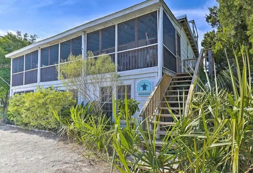 Pawleys Island House,   Steps To Beach & Creek!