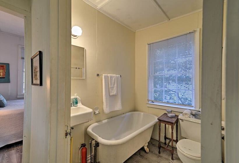 Pawleys Island House,   Steps To Beach & Creek!