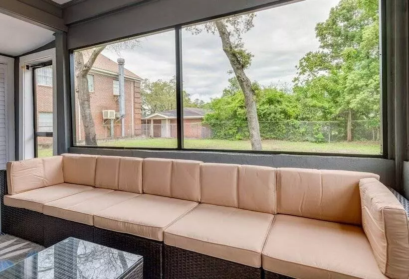 Pet Friendly Pensacola House Rental: 3 Mi To Beach