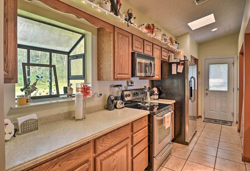 Pirate Cove  Home In Welaka: Dock & River Access!