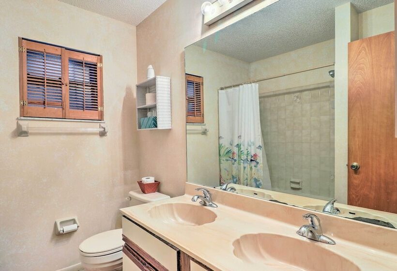 Waterfront Port St Lucie Home W/ Lanai & Pool