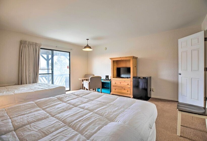 Resort Home W/ Hot Tub On Lake Of The Ozarks!