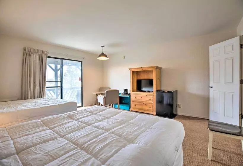 Resort Home W/ Hot Tub On Lake Of The Ozarks!