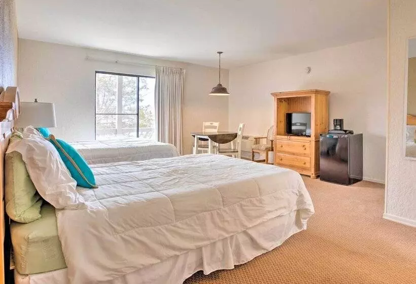 Resort Home W/ Hot Tub On Lake Of The Ozarks!