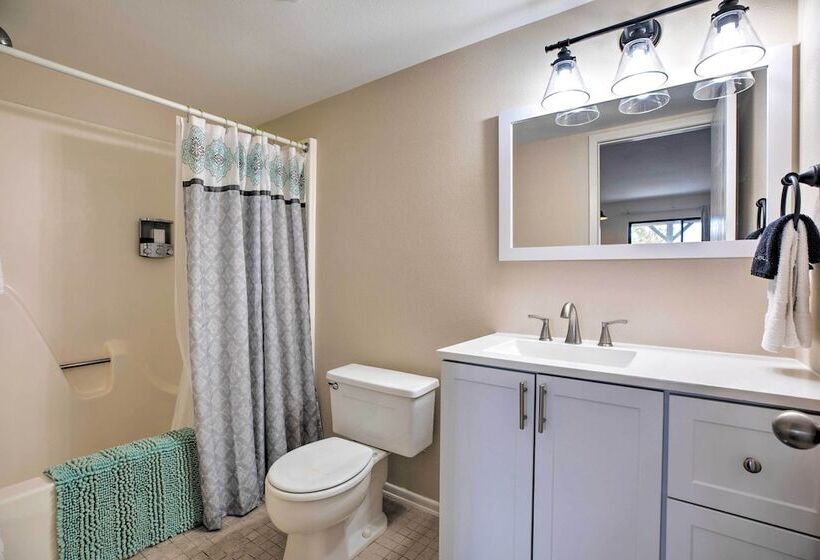 Resort Home W/ Hot Tub On Lake Of The Ozarks!