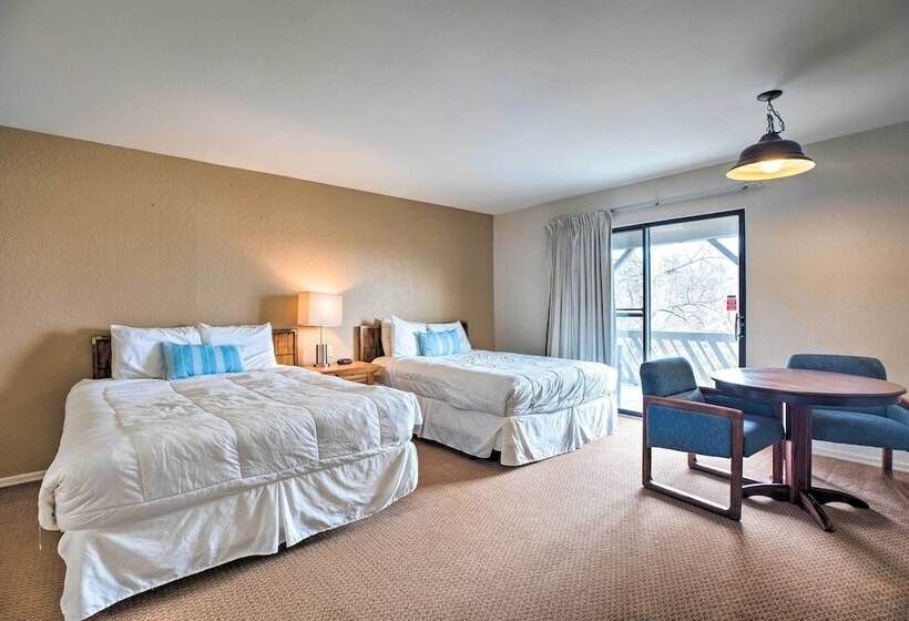 Resort Home W/ Hot Tub On Lake Of The Ozarks!