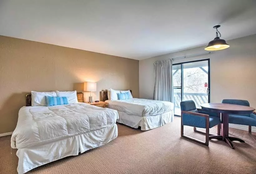 Resort Home W/ Hot Tub On Lake Of The Ozarks!