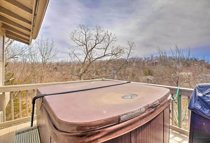 Resort Home W/ Hot Tub On Lake Of The Ozarks!