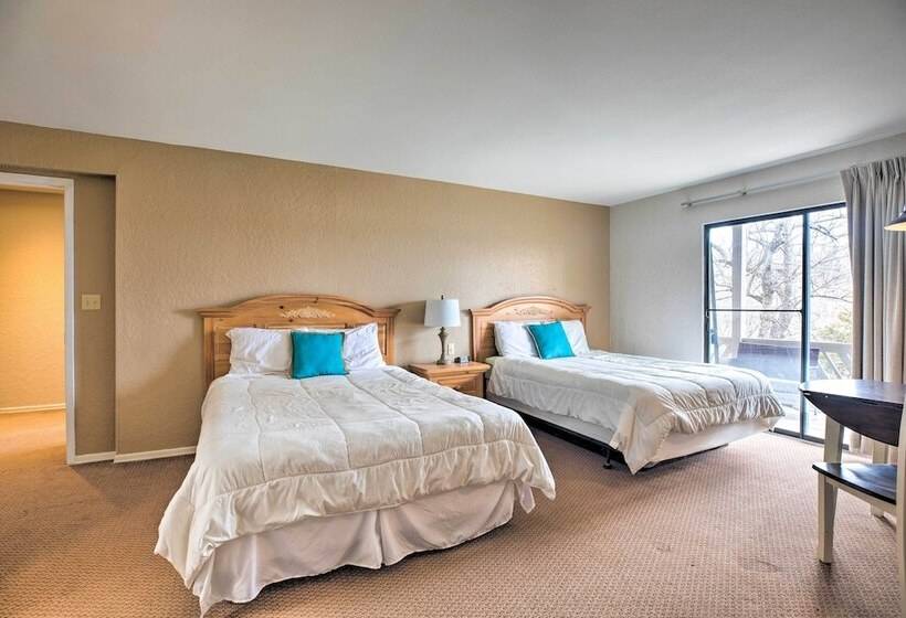 Resort Home W/ Hot Tub On Lake Of The Ozarks!