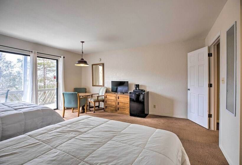 Resort Home W/ Hot Tub On Lake Of The Ozarks!