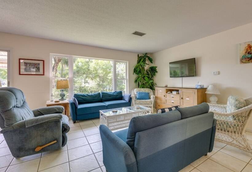 Dock & Kayaks: Riverfront Dunnellon Home!