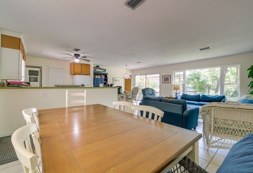 Dock & Kayaks: Riverfront Dunnellon Home!