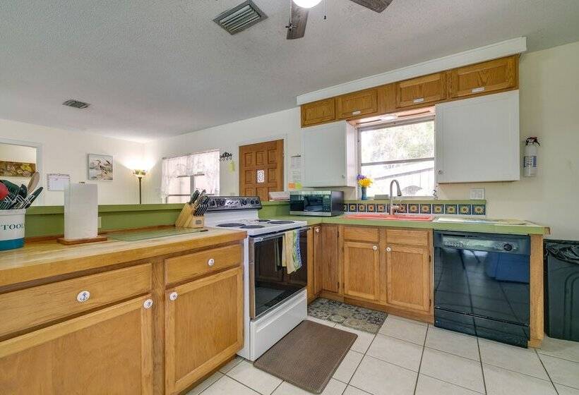 Dock & Kayaks: Riverfront Dunnellon Home!