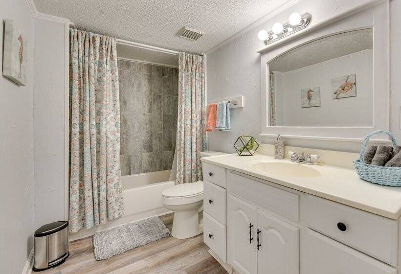 Rock Hill Cottage W/ Spacious Yard & Fire Pit!