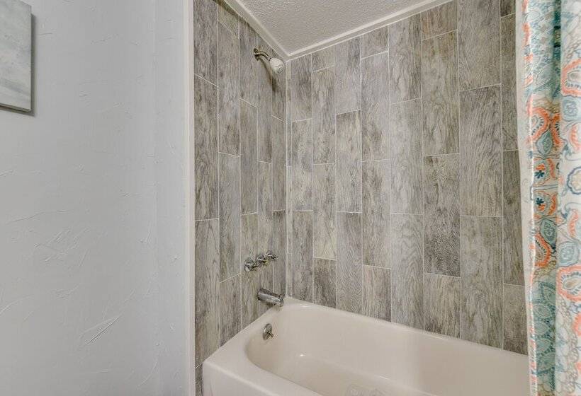 Rock Hill Cottage W/ Spacious Yard & Fire Pit!