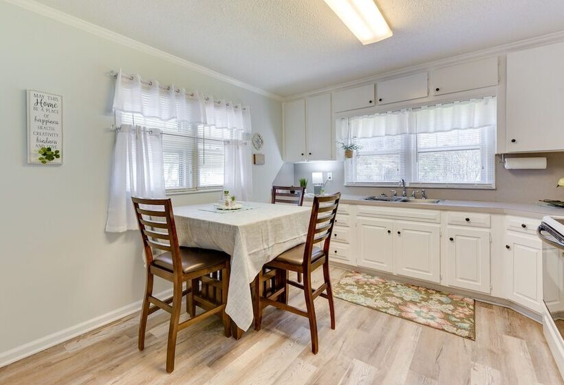 Rock Hill Cottage W/ Spacious Yard & Fire Pit!