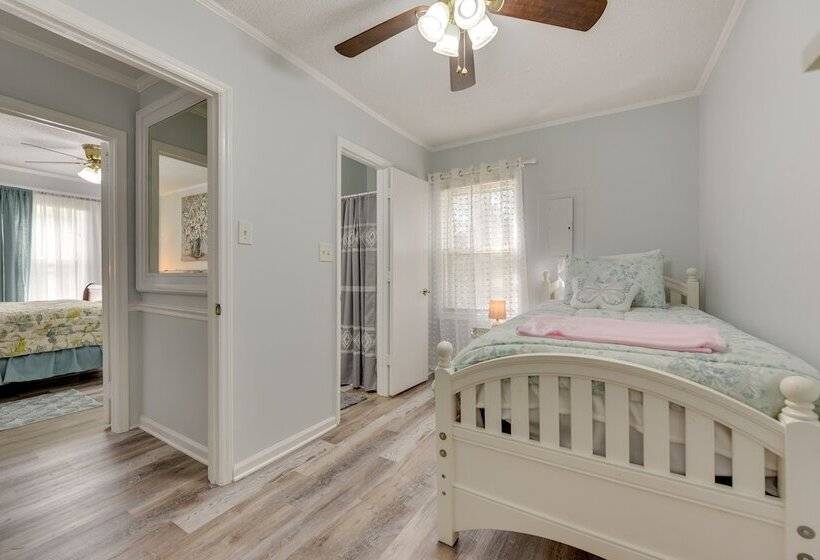 Rock Hill Cottage W/ Spacious Yard & Fire Pit!