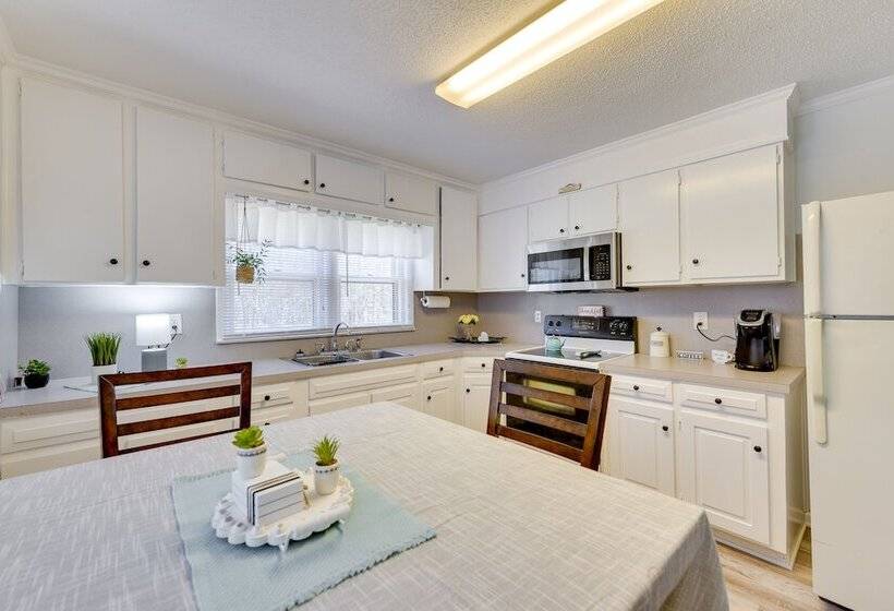 Rock Hill Cottage W/ Spacious Yard & Fire Pit!