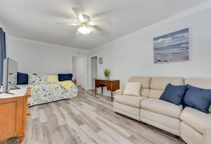 Rock Hill Cottage W/ Spacious Yard & Fire Pit!