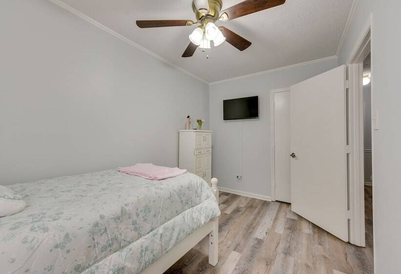 Rock Hill Cottage W/ Spacious Yard & Fire Pit!