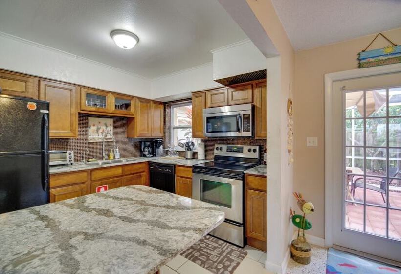 Satellite Beach  Sunshine House  W/ Hot Tub!