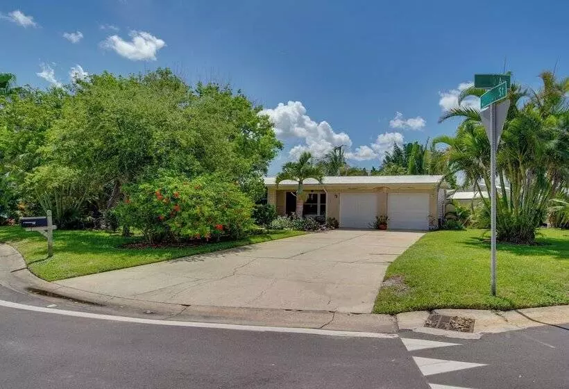 Satellite Beach  Sunshine House  W/ Hot Tub!