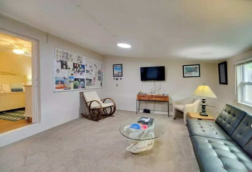 Satellite Beach  Sunshine House  W/ Hot Tub!