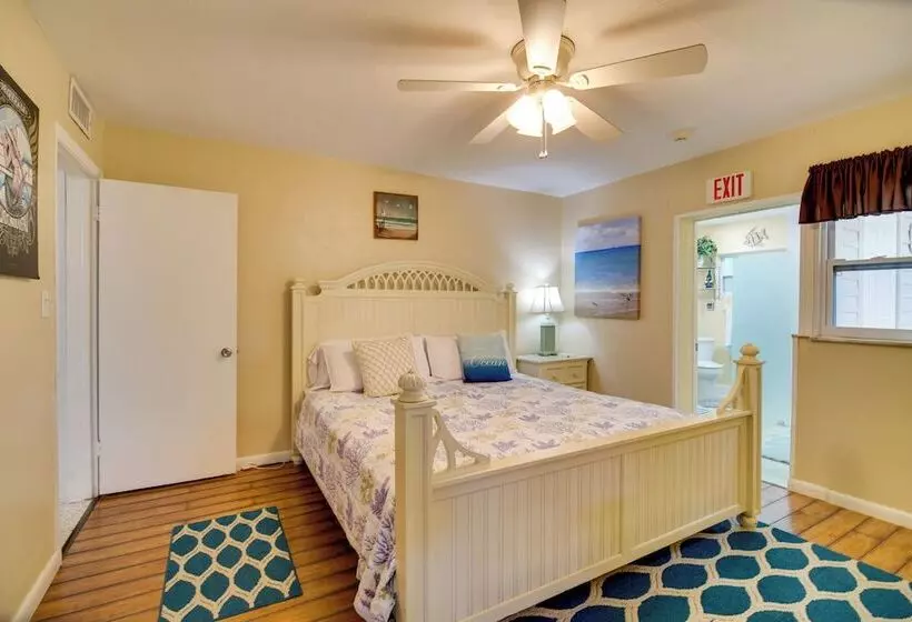 Satellite Beach  Sunshine House  W/ Hot Tub!