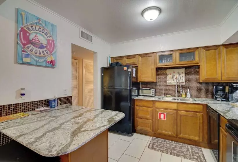 Satellite Beach  Sunshine House  W/ Hot Tub!