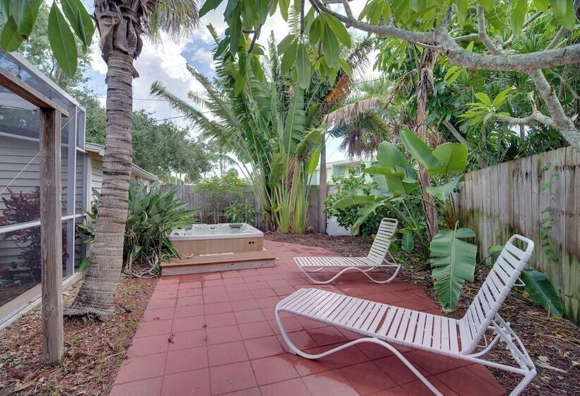Satellite Beach  Sunshine House  W/ Hot Tub!