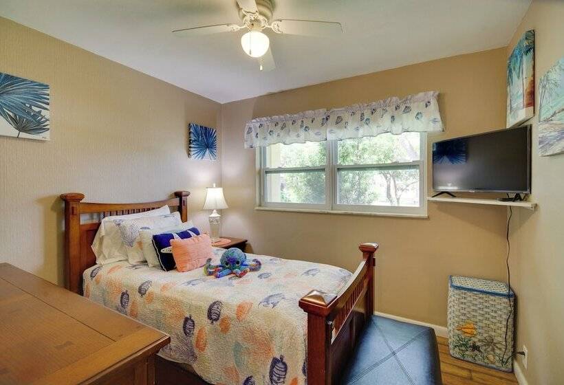 Satellite Beach  Sunshine House  W/ Hot Tub!