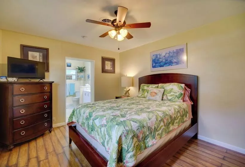 Satellite Beach  Sunshine House  W/ Hot Tub!