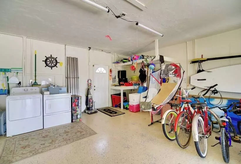 Satellite Beach  Sunshine House  W/ Hot Tub!